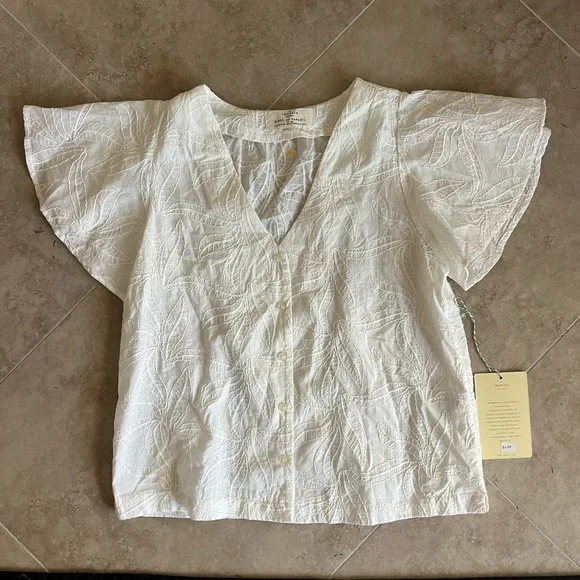 NWT Trovata Angela Flutter Sleeve Blouse in White - Picture 2 of 7